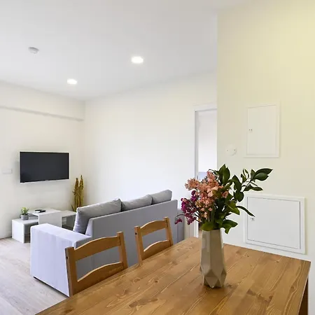 Largo Da Estação B By Sé *