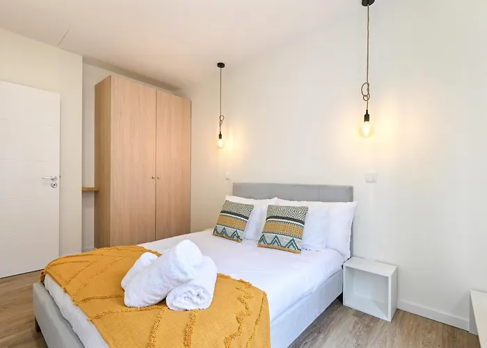 Largo Da Estação B By Sé