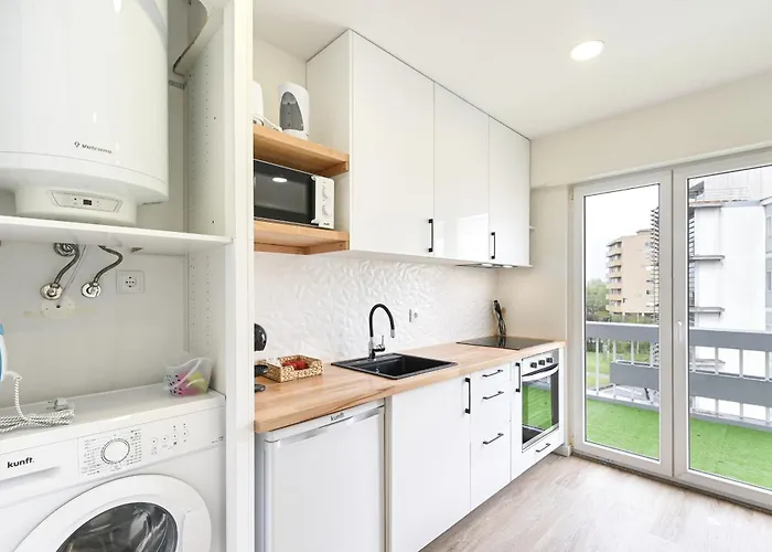 Largo Da Estação B By Sé Braga